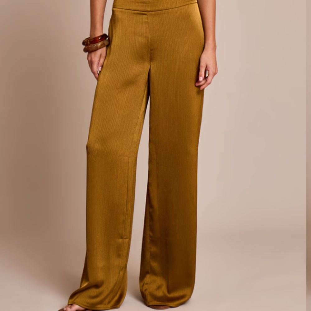 Pretty Little Thing Crinkle Satin High Waisted Wide Leg Pants Size 6